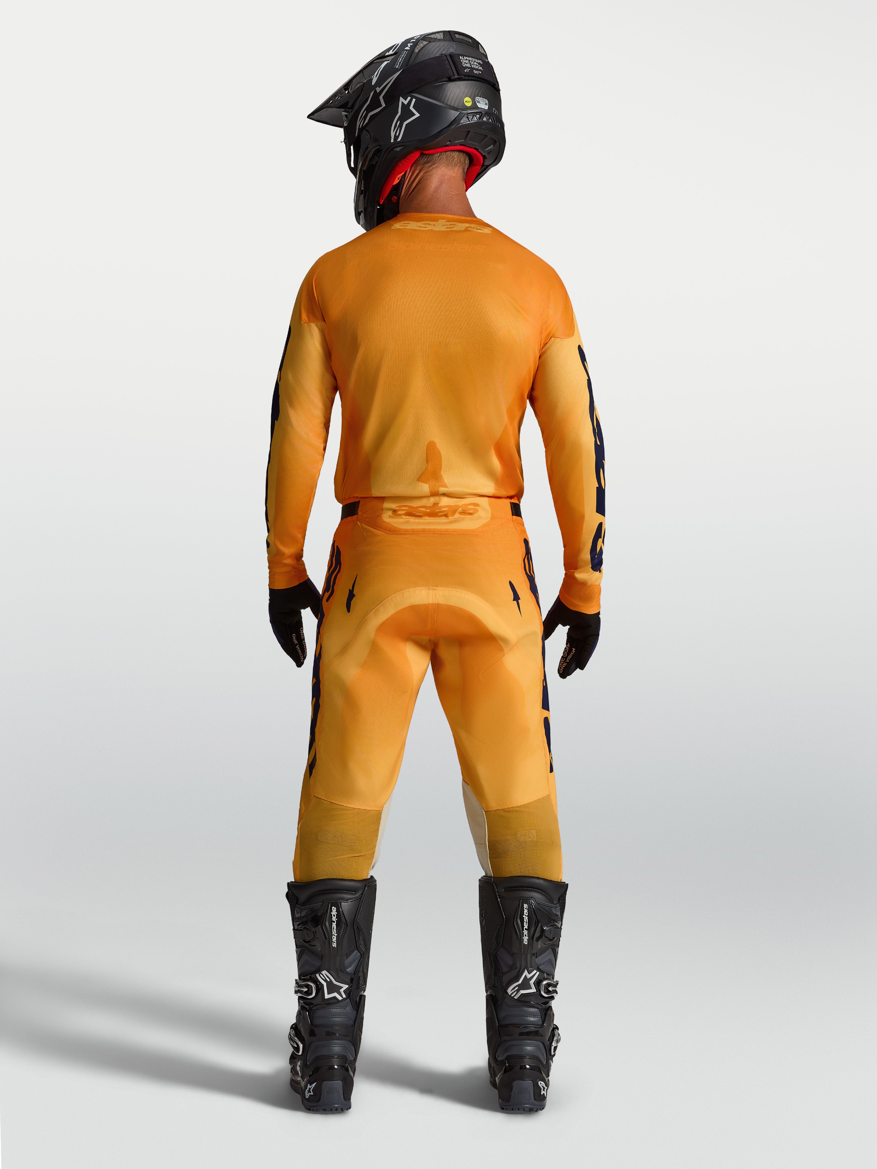 Alpinestars Racer Amber broek, heren motorcrossbroek, achteraanzicht, oranje en diepblauw, duurzame synthetische constructie.