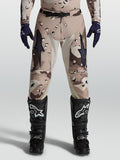 Alpinestars Racer Lone broek, heren motorcrossbroek in desert camo en zwart, met leren binnenknieën en magnetische sluiting.