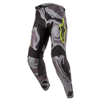 Alpinestars 2024 Racer Tactical broek, motorcrossbroek, Cast Gray Camo Magnet, grijs en zwart camouflagepatroon met neongeel Alpinestars-logo, zwarte panelen aan de binnenkant van de dijen en knieën, voorgevormde sportieve pasvorm voor off-road racen