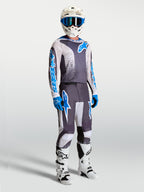 Alpinestars Fluid Drag broek en motorcrossset voor heren, grijs en blauw, ergonomisch 3D-ontwerp voor off-road prestaties.