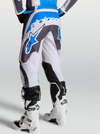 Alpinestars Fluid Drag broek, heren motocrossbroek in grijs en blauw, achteraanzicht met ergonomische 3D-patroonconstructie.