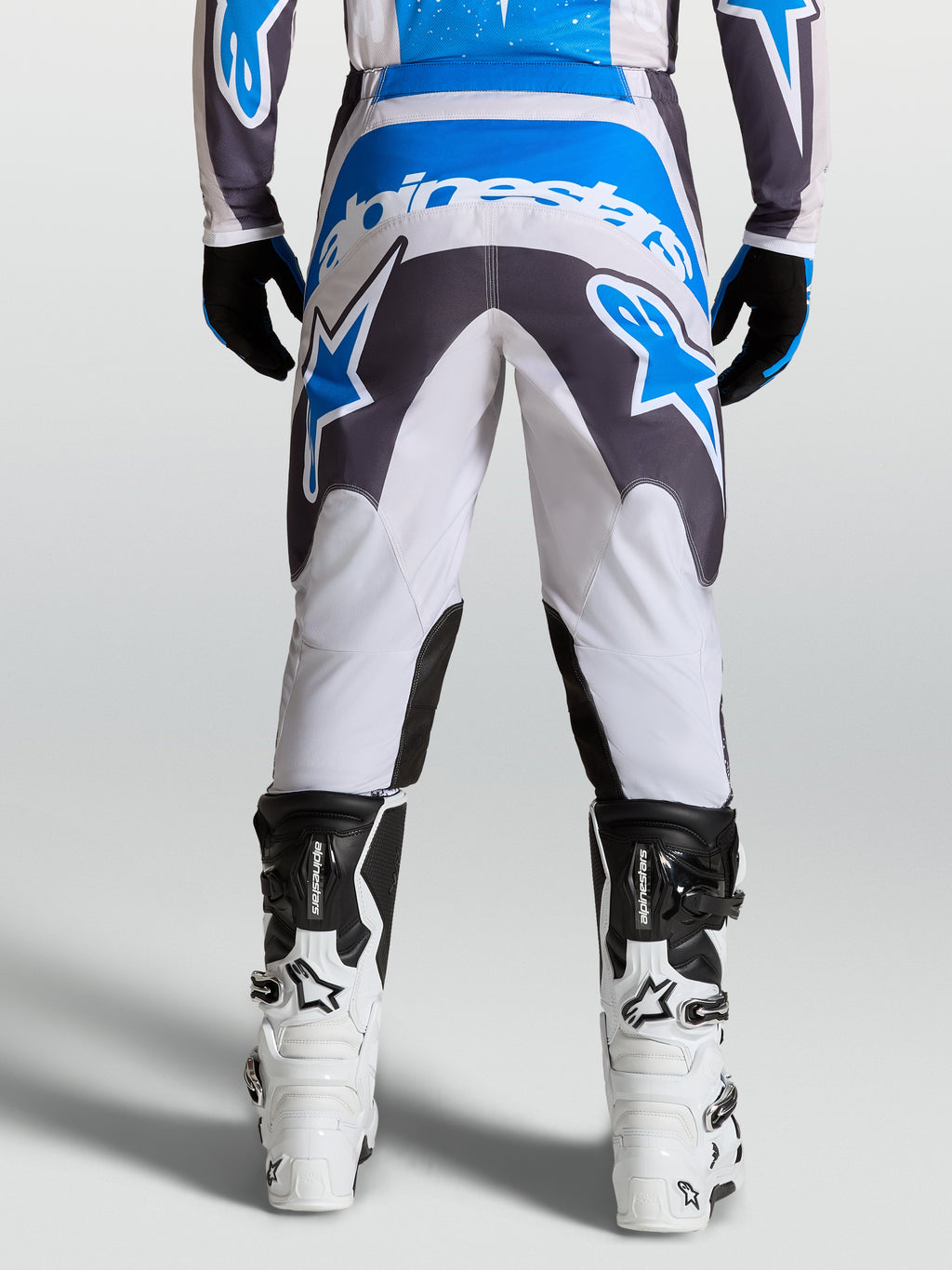 Alpinestars Fluid Drag Broek, heren motorcrossbroek in grijs en blauw, verstevigd zitvlak voor off-road rijden.