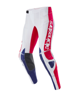 Alpinestars Limited Edition Techstar Fortitude broek, motorcrossbroek, helder rood, wit en blauw, met groot rood Alpinestars-logo op het dijbeen, zwarte leren binnenkniepanelen en geperforeerde ventilatiezones, atletische racepasvorm voor off-road rijden