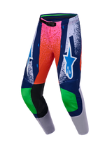 Alpinestars Limited Edition Supertech Records broek, motorcrossbroek, meerkleurig ontwerp met een kleurverloop van roze naar oranje, blauwe en grijze panelen, groene knie-accenten, witte Alpinestars-logo's, zwarte lederen kniestukken aan de binnenzijde en een magnetische gespsluiting.
