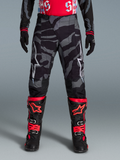 Techstar Beast Coast broek met grijs-zwart camouflagepatroon en witte logo's, motorcrossbroek in beperkte oplage.