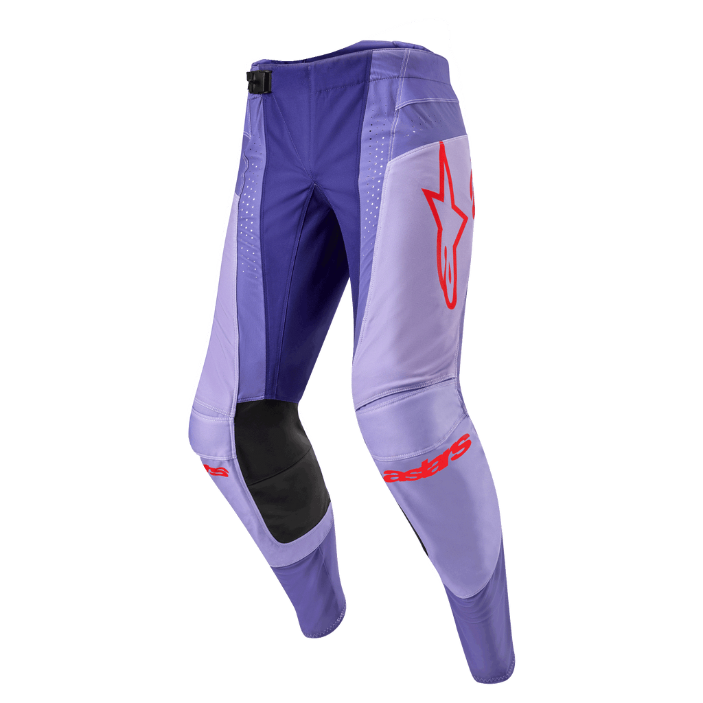 Alpinestars 2024 Techstar Ocuri crossbroek, motorcross broek, paars met feloranje accenten en rode logo's, zwarte kniestukken, sportieve pasvorm, duurzaam materiaal voor off-road competitie