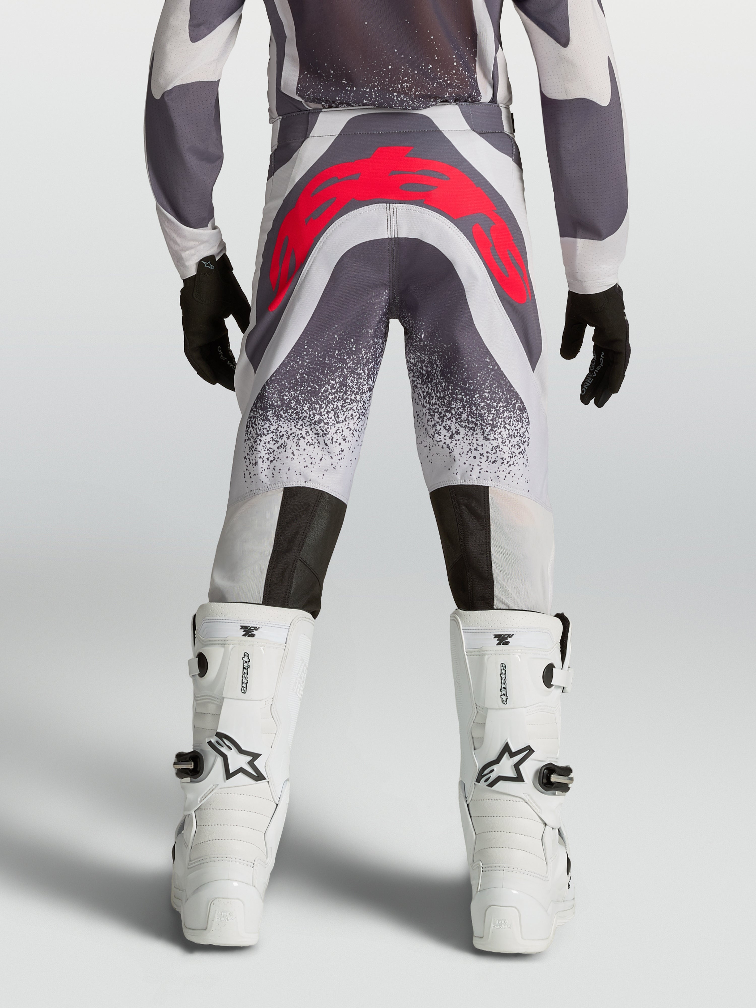 Alpinestars Jeugd Supertech Swan motorcrossbroek in grijs en fluorood, achteraanzicht met versterkt zitvlak.