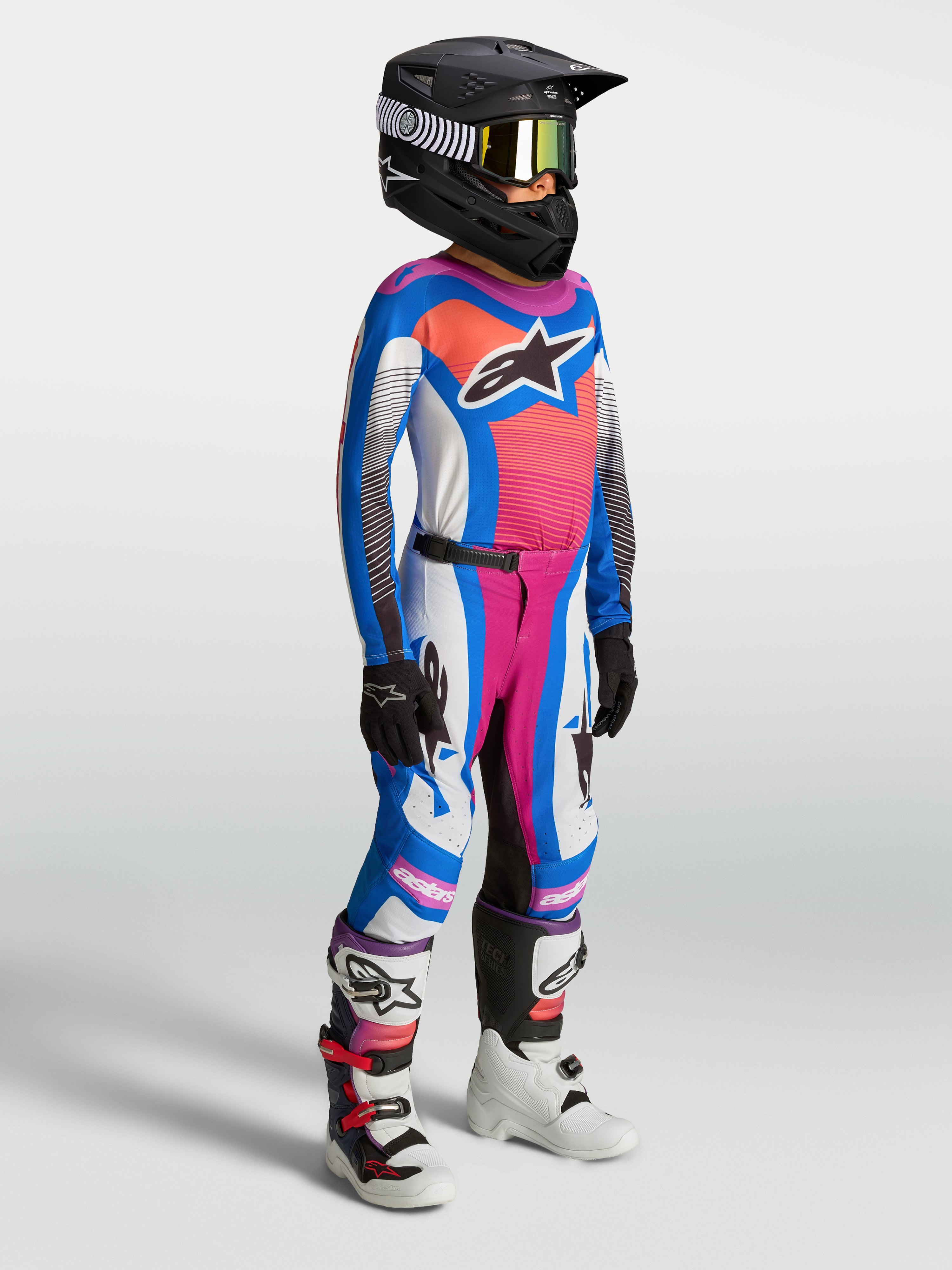 Alpinestars Jeugd Supertech Maven broek, motorcrossbroek voor jonge rijders, wit, blauw en koraalroze, atletische pasvorm.