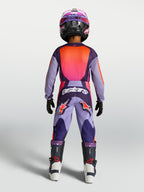 Alpinestars jeugd Fluid Hunt broek, paars en roze motocrossbroek, duurzame textielconstructie, achteraanzicht.