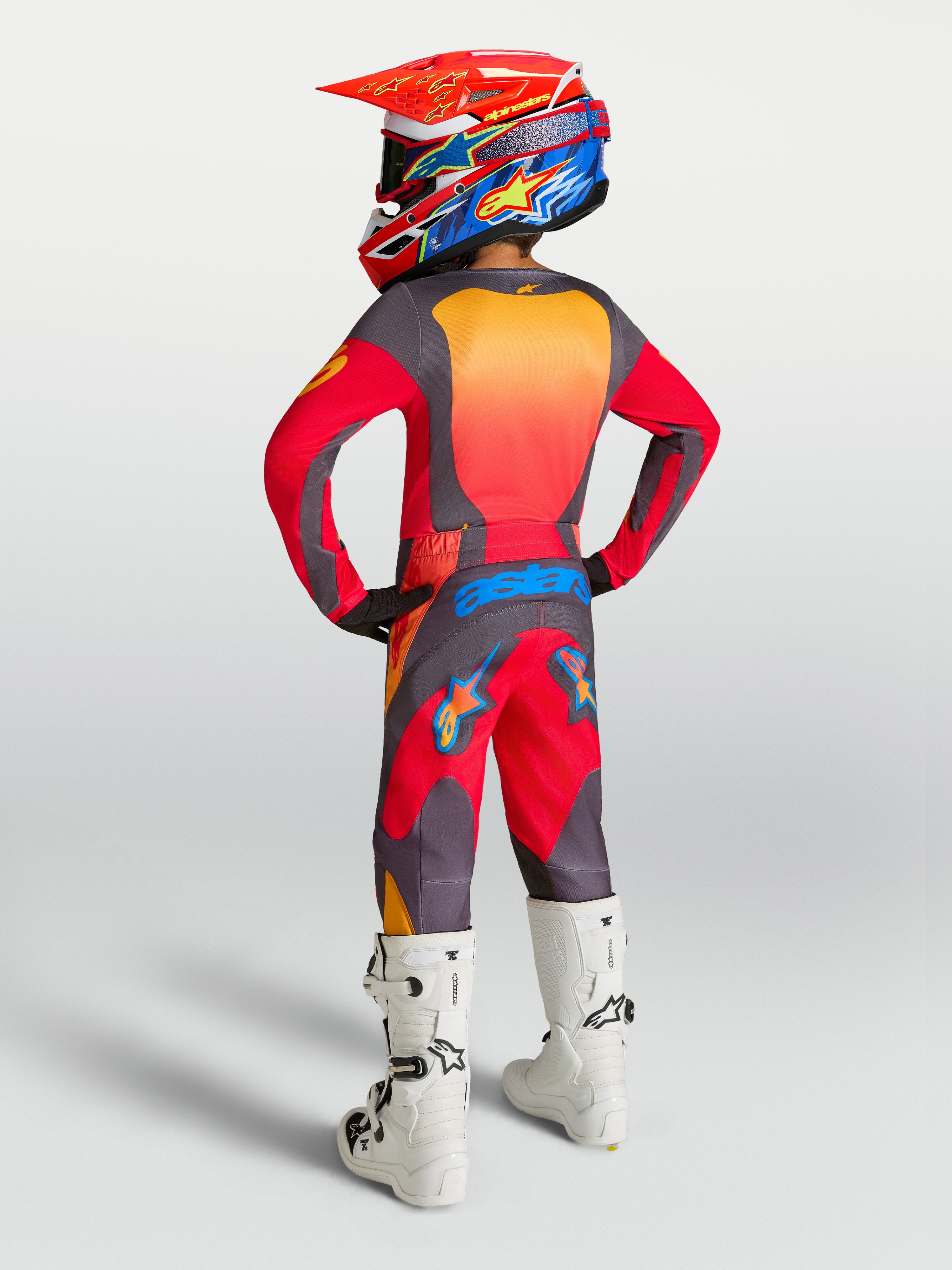 Alpinestars Jeugd Fluid Hunt broek, rood en grijze motocrossbroek voor kinderen voor off-road prestaties.