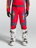 Alpinestars Jeugd Fluid Hunt broek, rood en grijs, motorcrossbroek voor off-road rijden met ergonomisch polystof ontwerp.