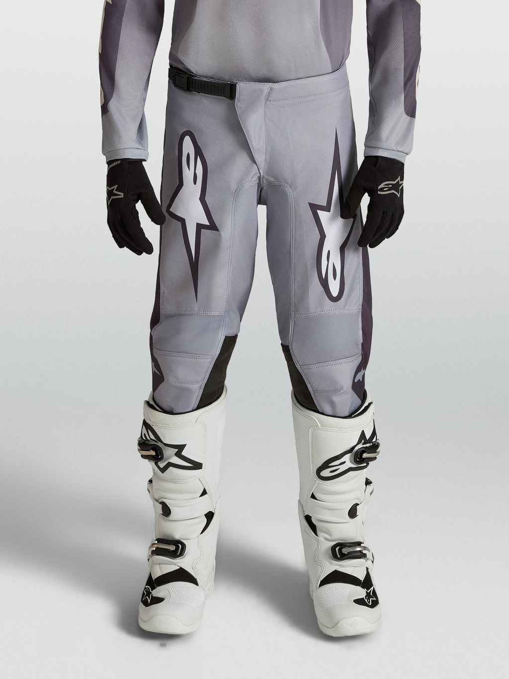 Alpinestars Jeugd Fluid Amber broek, grijze en zwarte motocrossbroek voor off-road rijden, duurzame 600D-polystof.