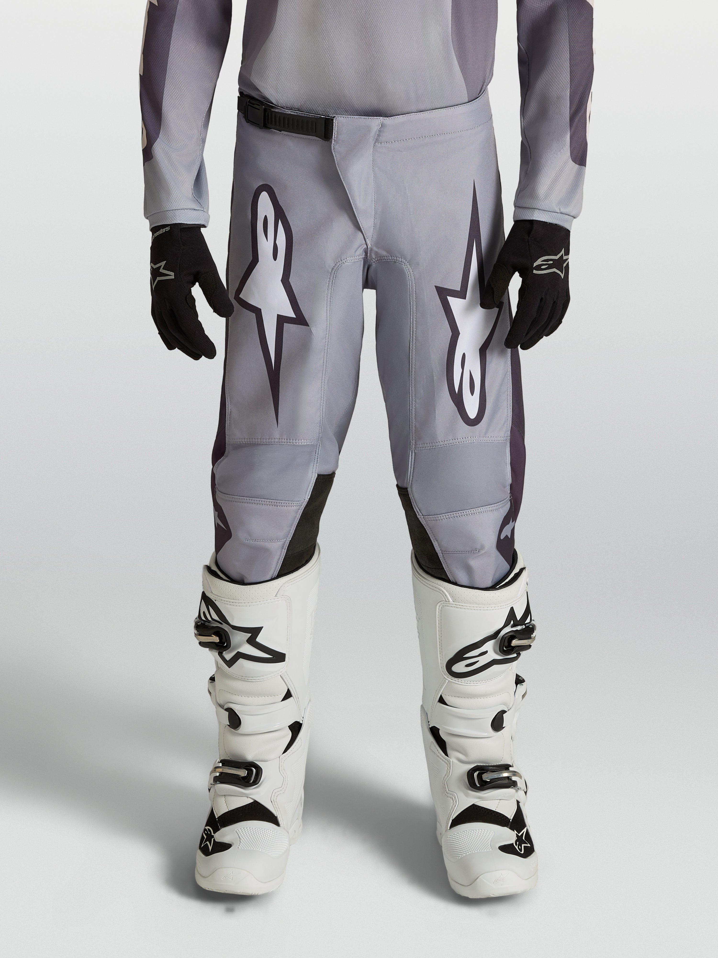 Alpinestars Jeugd Fluid Amber broek, grijze en zwarte motocrossbroek voor off-road rijden, duurzame 600D-polystof.