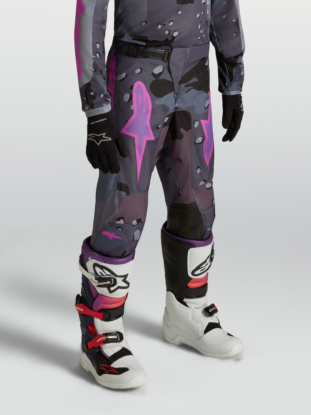 Alpinestars jeugd Fluid Lone broek, motocrossbroek voor kinderen, grijs camouflage en paars, duurzame 600D constructie.