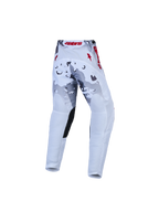 Alpinestars Jeugd Fluid Lone Broek, motorcrossbroek voor kinderen in wit en grijs camouflagepatroon met rode accenten en een versterkt zitvlak voor off-road rijden.