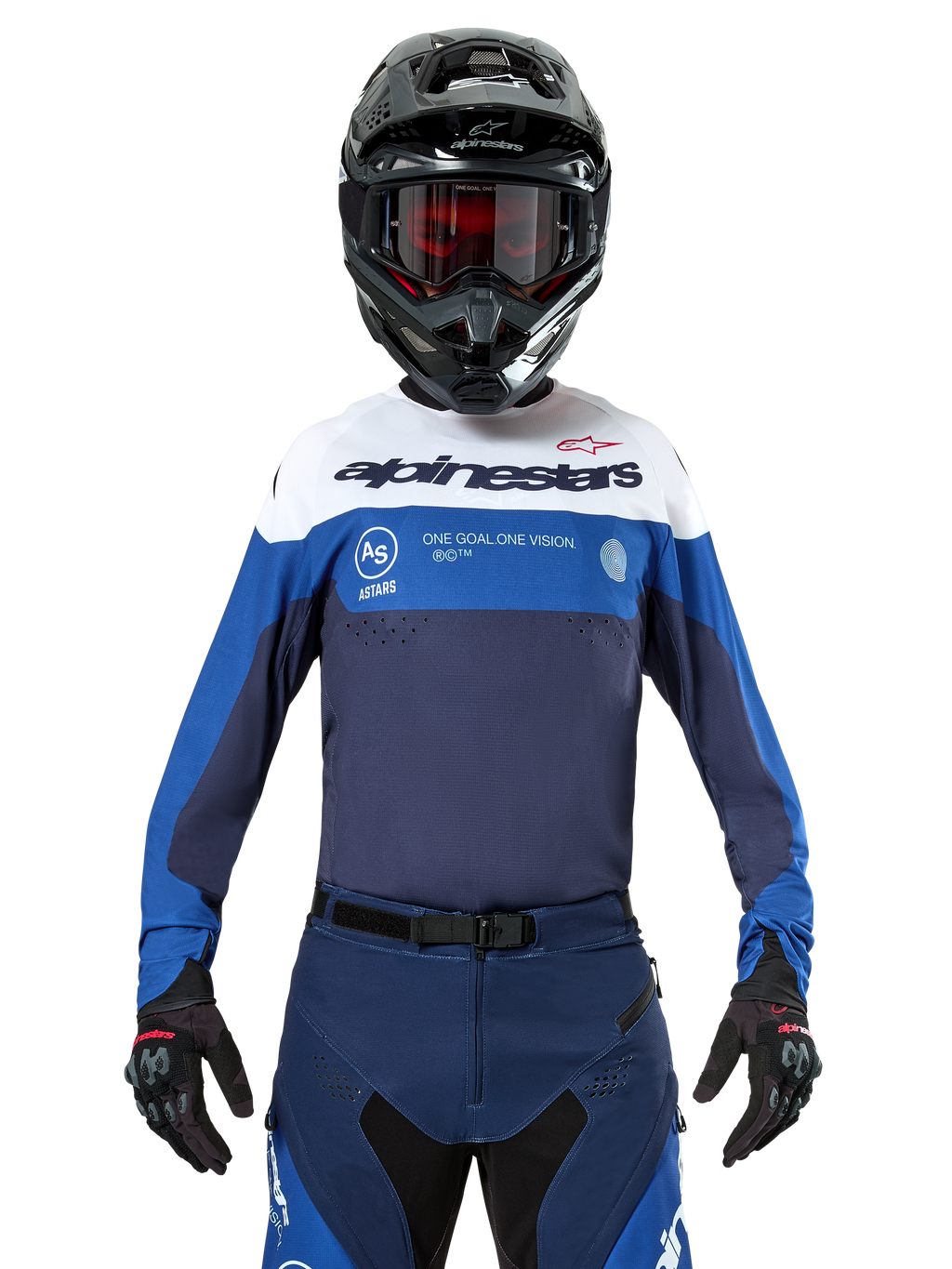 Alpinestars Pro-Dura Jersey, motocross- en enduroshirt, marineblauw, helderblauw en wit, gedragen met bijpassende marineblauwe broek, zwarte handschoenen en helm, voorzien van merklogo op de borst en lasergesneden ventilatie voor off-road motorraces