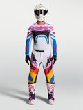 Alpinestars Supertech Dyna uitrustingsset en jersey, witte en blauwe heren motocross-race-outfit met paarse accenten.