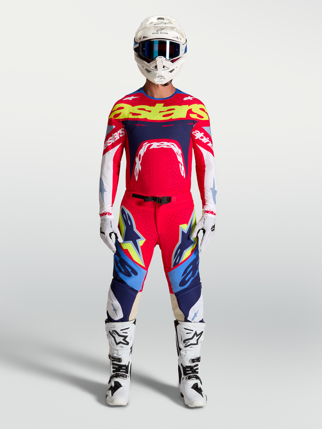 Alpinestars Supertech Dyna jersey, heren motocross-jersey in rood en blauw, stretch mesh, volledige uitrusting op model.