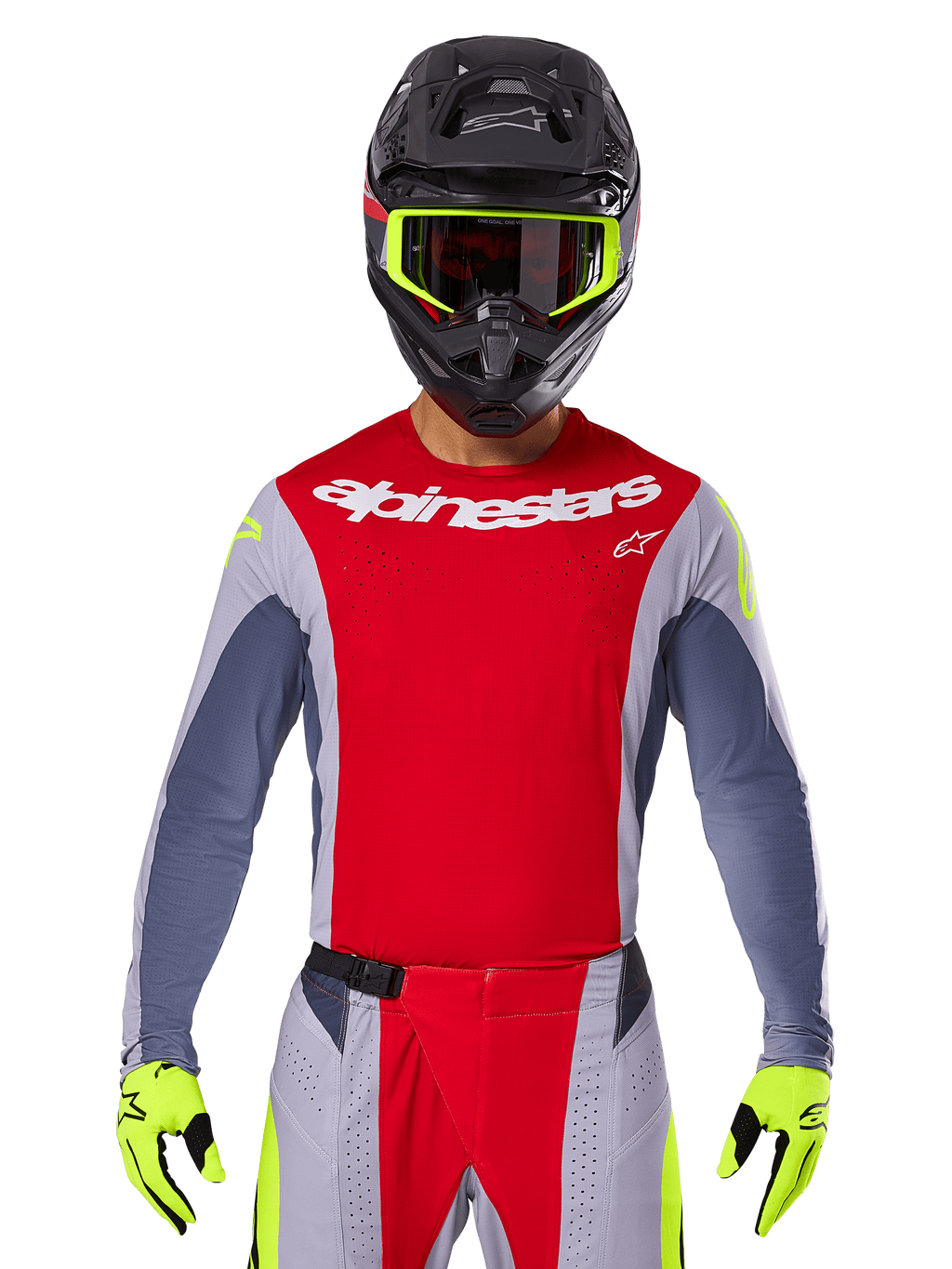 Alpinestars motorcrosser draagt 2025 Techstar Melt Jersey en bijpassende broek, felrood en grijs met witte branding, zwarte helm met neongele crossbril, bijpassende neongele handschoenen, geventileerde prestatiegerichte uitrusting voor off-road racen
