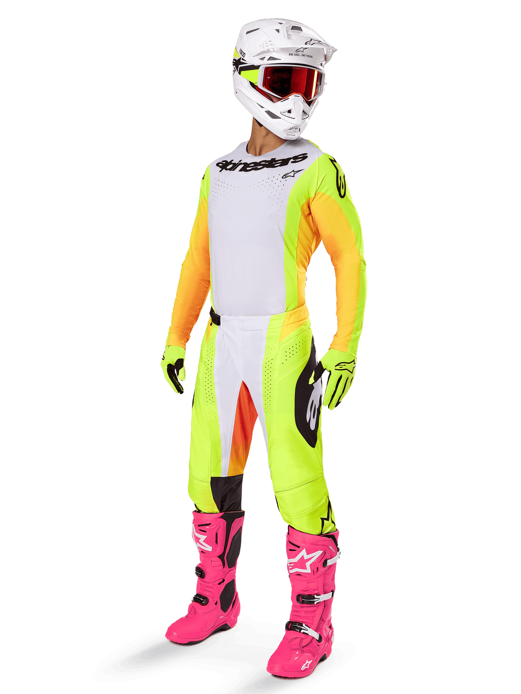 Motorcrosser in complete race-uitrusting met de Alpinestars 2025 Techstar Melt Jersey, wit voorpand met gele zijpanelen en oranje mouwen, bijpassende geel-witte broek, witte helm met rode crossbril en opvallende roze laarzen, professionele off-road race-uitrusting.