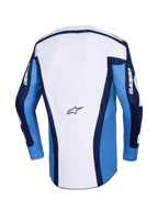 Alpinestars 2026 Racer Riway Jersey, motorcross shirt, UCLA Blue and White, achteraanzicht met een wit hoofdpaneel, blauwe mouwen en donkerblauwe accenten, klein Alpinestars-logo op de onderrug, atletische pasvorm voor off-road racen