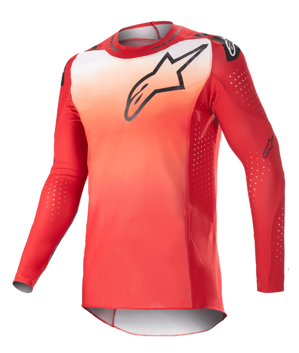 Alpinestars 2023 Supertech Risen Jersey, motocross shirt met lange mouwen, kleurverloop van Mars Red en wit, zwart Astars-logo op de borst, geperforeerde mouwen met witte ventilatiepunten, atletische racepasvorm voor off-road prestaties