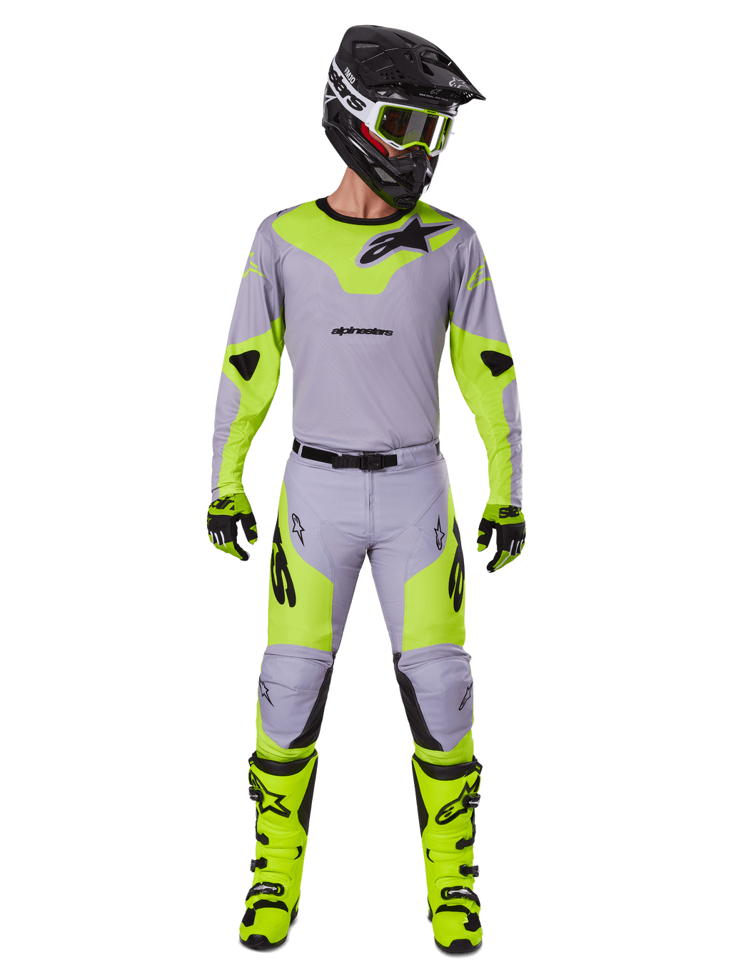 Motocrossrijder in de Alpinestars 2025 Racer Veil Gear Set in grijs en fluogeel, met een lichtgewicht jersey en bijpassende broek, gecombineerd met een zwarte helm, fluo crossbril, handschoenen en felgele laarzen, complete professionele off-road outfit