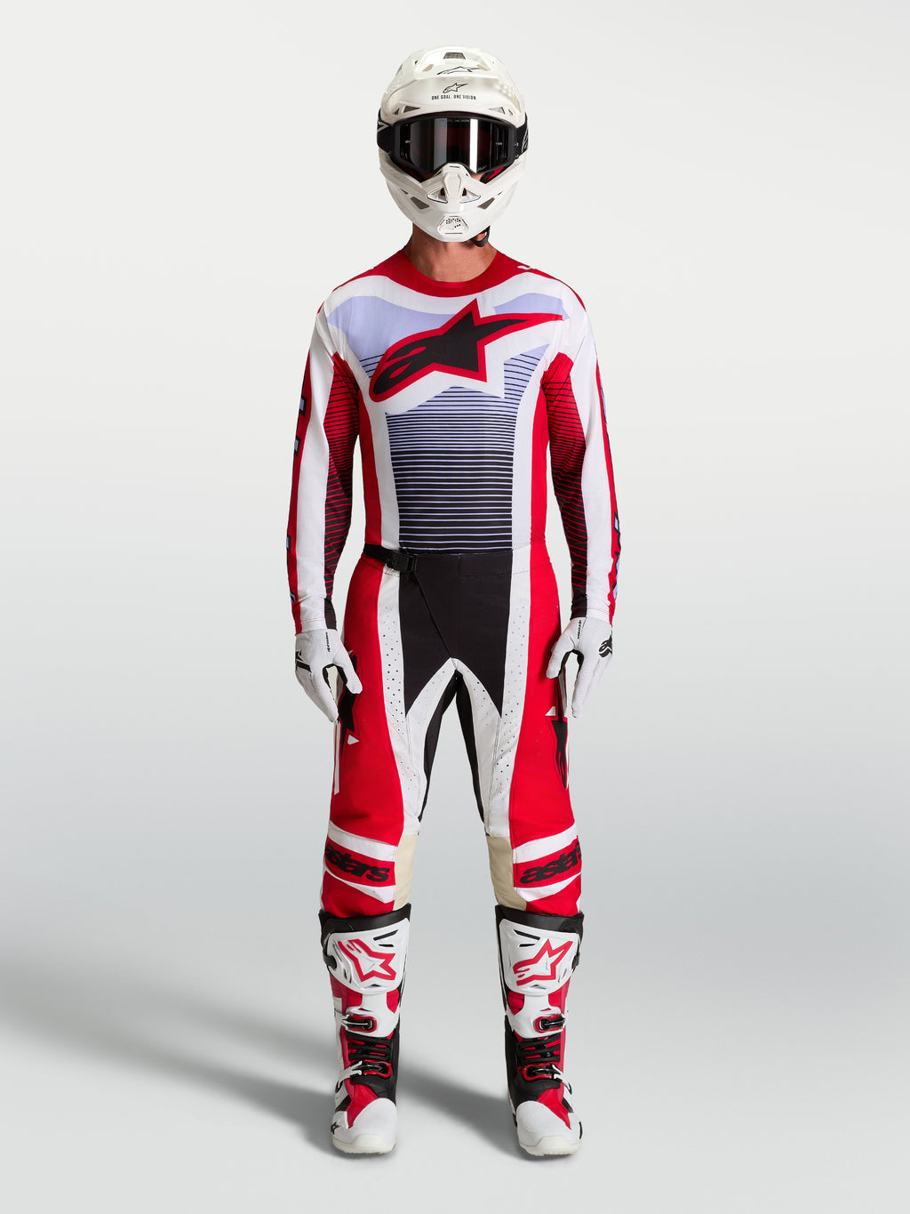 Alpinestars Techstar Maven jersey en gear set, rood-witte motorcrossoutfit voor heren met atletische racepasvorm.