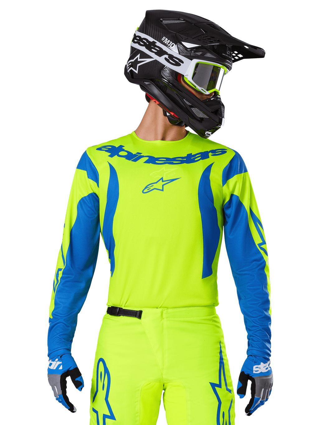 Alpinestars 2025 Fluid Haul Jersey, motorcross shirt, neongeel en blauw, met blauwe Alpinestars-branding op de borst, gedragen met bijpassende uitrusting waaronder een zwarte helm en blauwe handschoenen, atletische pasvorm voor off-road rijden
