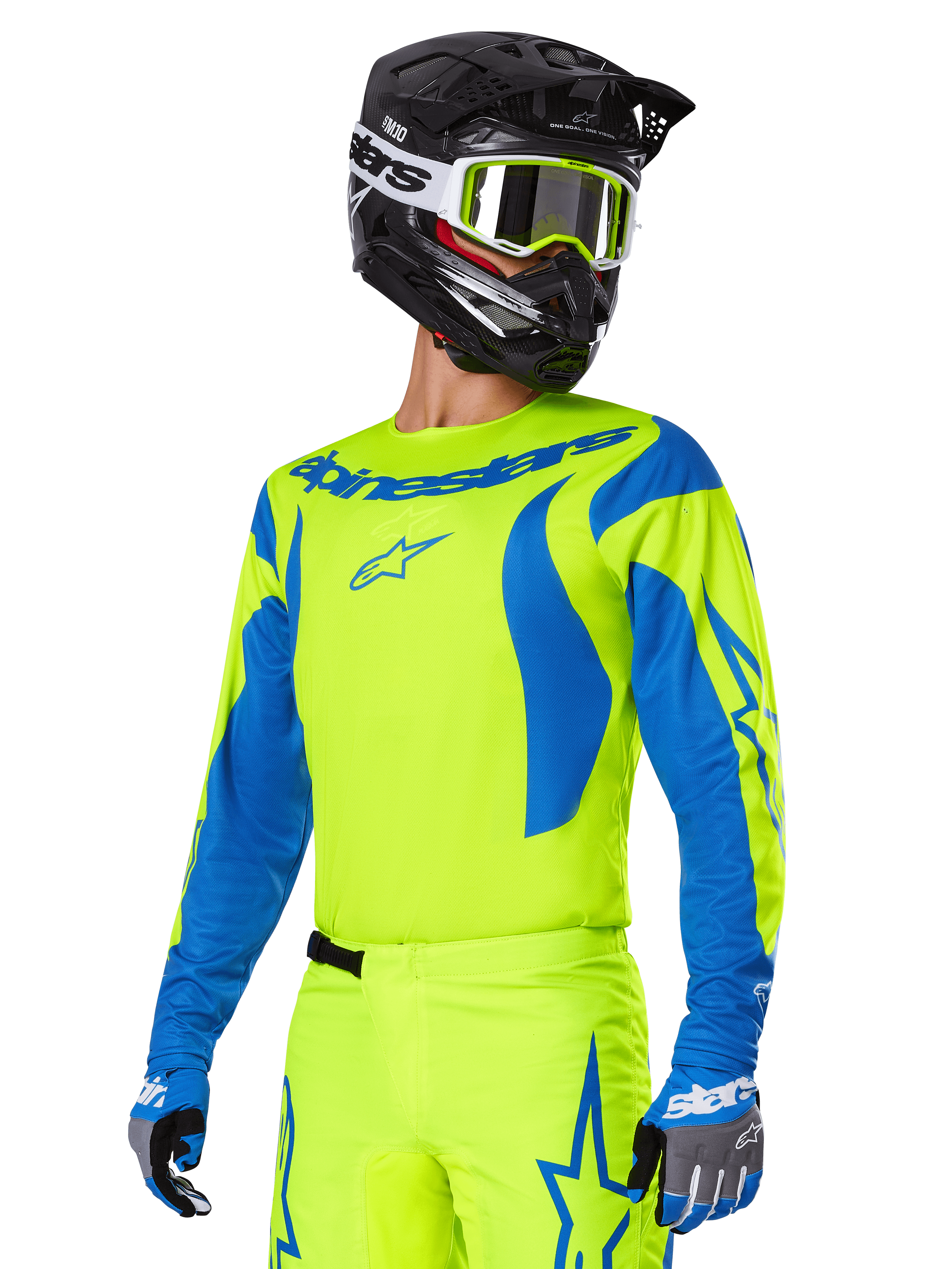 Alpinestars 2025 Fluid Haul gearset, motorcross jersey en broek, felgeel en blauw, gedragen met een zwarte helm en crossbril met geel montuur, voorzien van blauwe golfpatronen op de mouwen en blauwe sterlogo's op de broek, bijpassende off-road race-outfit
