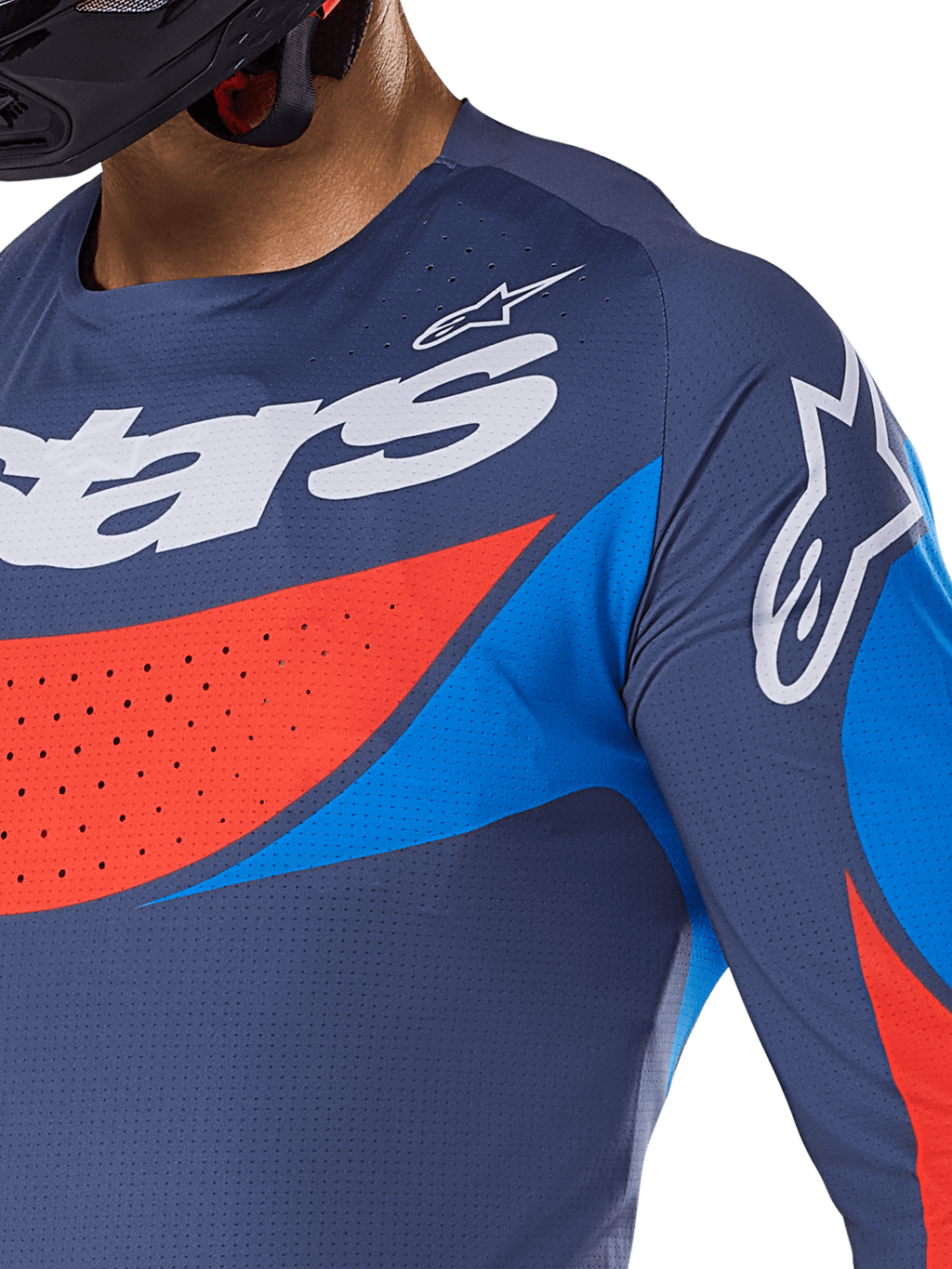 Close-up van de Alpinestars 2025 Techstar Dreem Jersey, marineblauw met felblauwe en oranje accenten, witte Alpinestars-logo's op de borst en schouder, voorzien van lasergesneden perforaties voor ventilatie