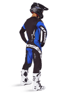 Alpinestars Techstar Dreem kledingset, zwart-blauwe motocrossuitrusting voor heren, achteraanzicht met witte motorlaarzen.