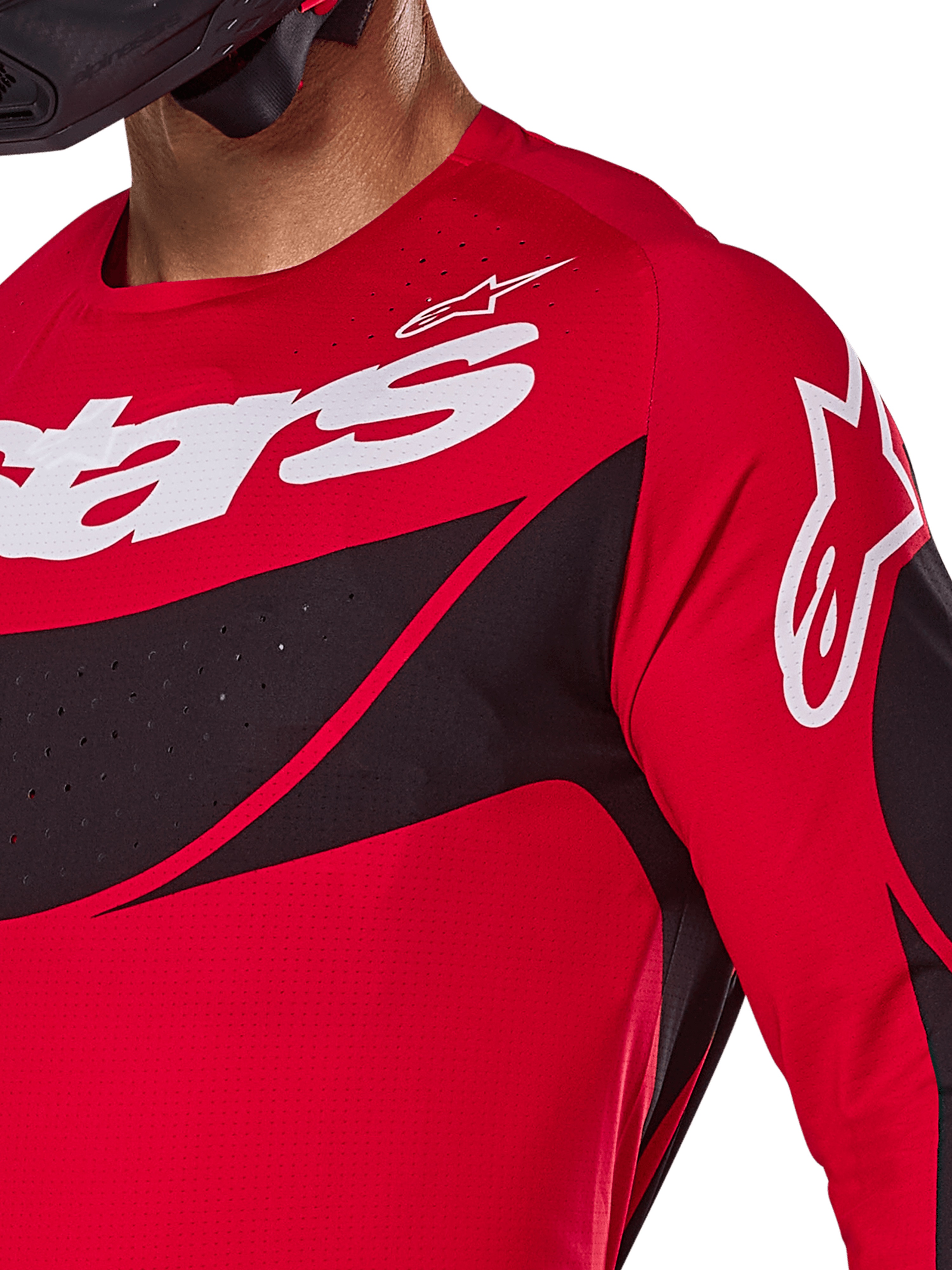 Alpinestars 2025 Techstar Dreem Jersey, motorcross jersey, felrood en zwart, close-up van borst en schouder met witte logo's, zwarte diagonale panelen met lasergesneden perforaties voor ventilatie, atletische racepasvorm voor off-road prestaties