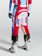 Alpinestars Racer Hunt broek, rood en witte motorcrossbroek met stergrafieken, geitenleren kniepanelen en ergonomische sportieve pasvorm.