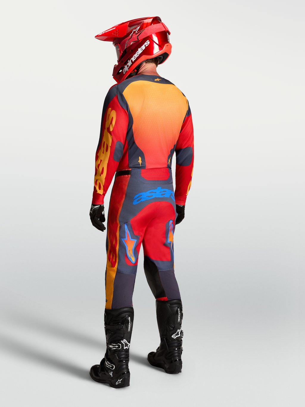 Alpinestars Racer Hunt jersey, rood en grijs heren motocross-jersey met racepasvorm en ventilatie, achteraanzicht.