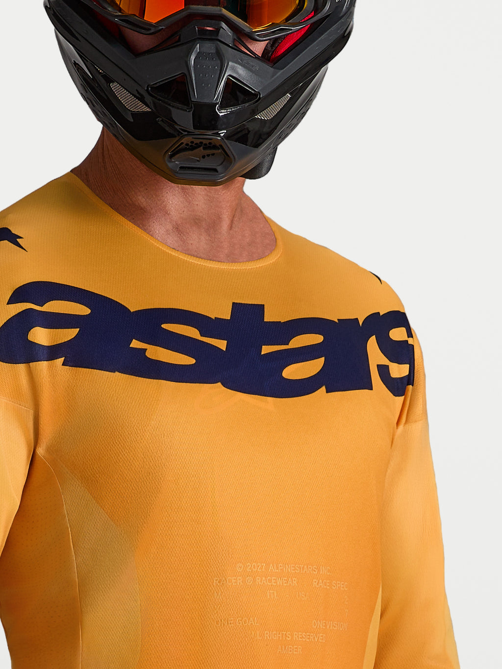 Alpinestars Racer Amber Jersey, oranje en donkerblauwe motocrossjersey met vochtafvoerend materiaal en een borstlogo.