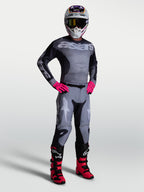 Alpinestars 2027 Racer Amber jersey en gear set, grijze en roze heren motocrossuitrusting met een atletische pasvorm.