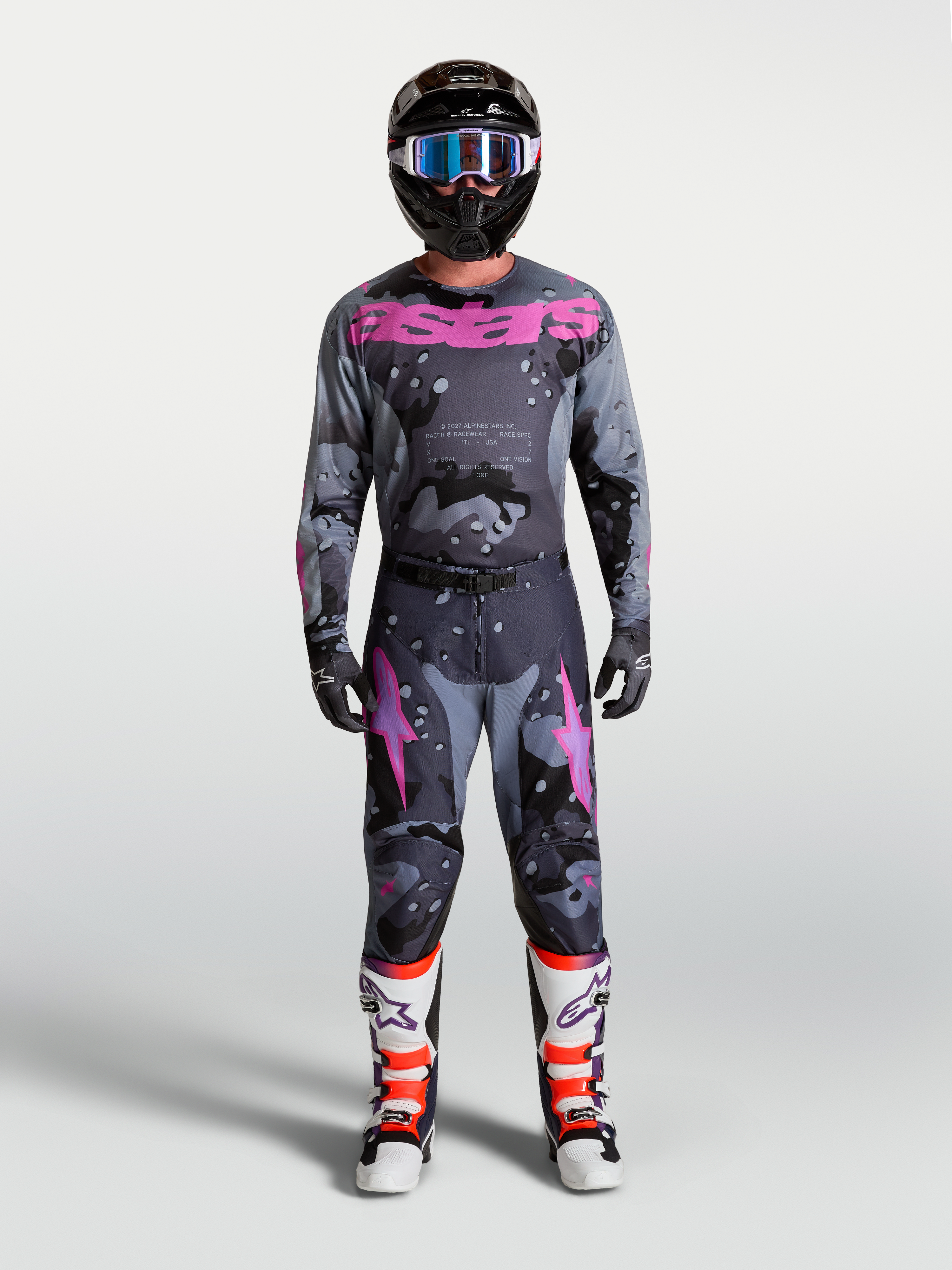 Alpinestars Racer Lone jersey, heren-motorcrossset in grijs camouflage en paars met helm en beschermende motorlaarzen