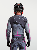 Alpinestars Racer Lone Jersey, heren-motocrossjersey in grijs en paars camo, achteraanzicht, vochtafvoerend polyfabric.