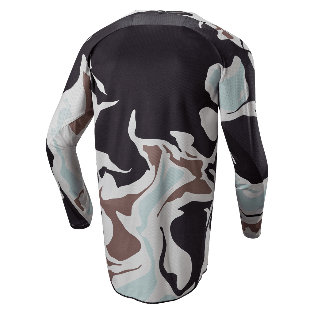 Alpinestars 2024 Racer Tactical Jersey, Iron Camo Dust Gray, achteraanzicht van motorcross shirt met lange mouwen, camouflagepatroon in grijs, zwart, lichtblauw en zandkleur, verlengde achterzoom voor extra bedekking