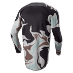 Alpinestars 2024 Racer Tactical Jersey, Iron Camo Dust Gray, achteraanzicht van motorcross shirt met lange mouwen, camouflagepatroon in grijs, zwart, lichtblauw en zandkleur, verlengde achterzoom voor extra bedekking