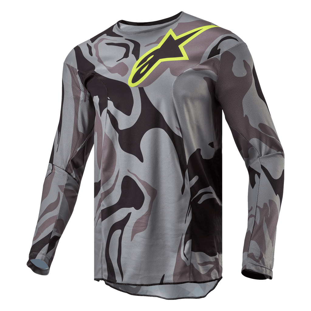 Alpinestars 2024 Racer Tactical Jersey, motorcross shirt, Cast Gray Camo Magnet, grijs en zwart camouflagepatroon met een felgeel Alpinestars-logo op de borst, lange mouwen, hoogwaardige off-road uitrusting