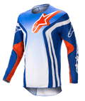 Alpinestars 2023 Racer Semi Jersey, motorcross shirt met lange mouwen, blauw en wit kleurverloop met Hot Orange accenten, groot oranje Alpinestars-logo op de borst, opvallende witte verticale strepen aan de zijkanten, lichtgewicht vochtafvoerende stof voor off-road rijden