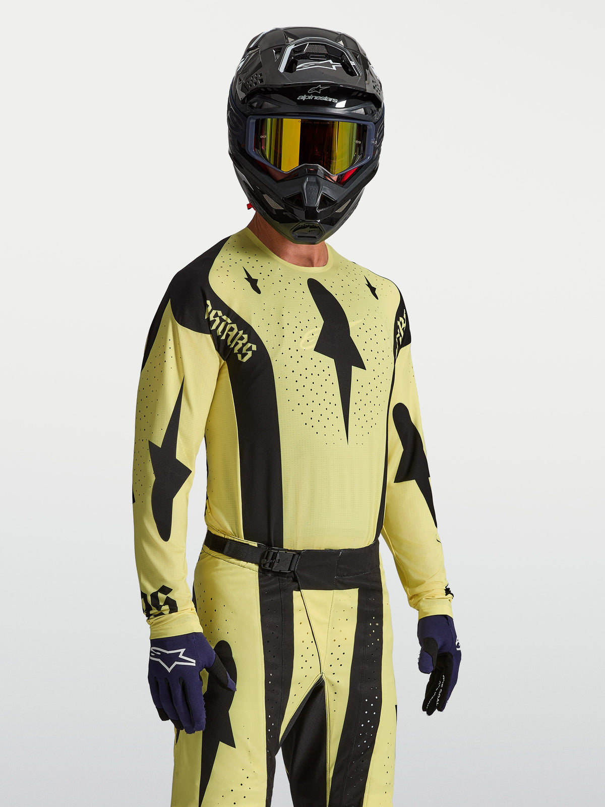 Alpinestars Techstar Atrox jersey, heren-motorcrossjersey, geel en zwart, atletische racepasvorm, laser-gesneden ventilatie.