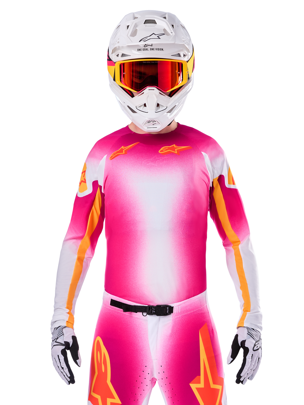 Alpinestars Limited Edition Supertech AFD MIG Jersey, roze fluo wit motorcross shirt, voorzien van een levendig kleurverloop en oranje sterlogo's, gedragen als een complete race-outfit met bijpassende broek, witte helm en rode bril, professionele off-road kleding