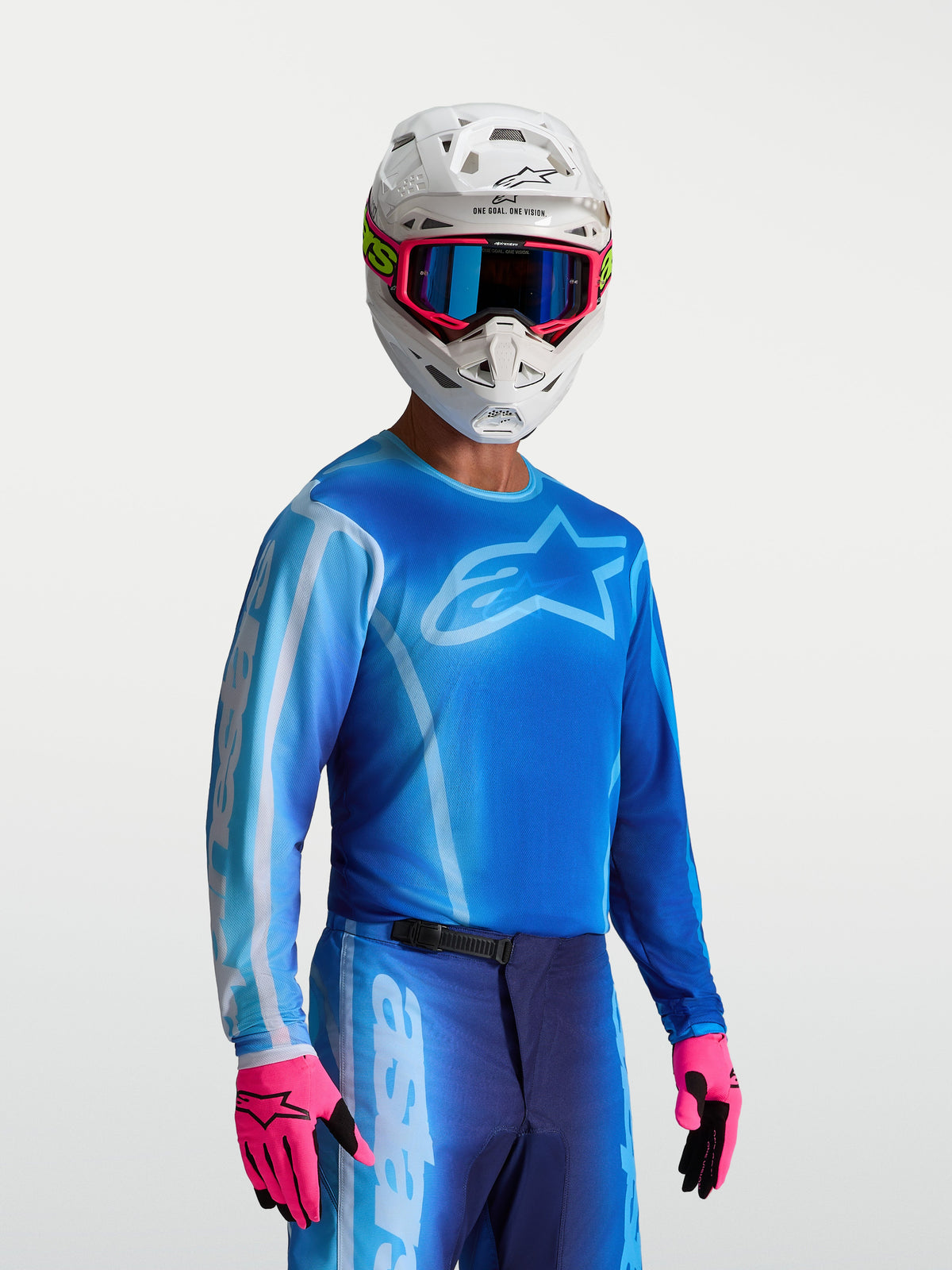 Alpinestars Fluid Kepler jersey, heren motorcrossjersey in blauw, ademend en vochtafvoerend polystof op een model.