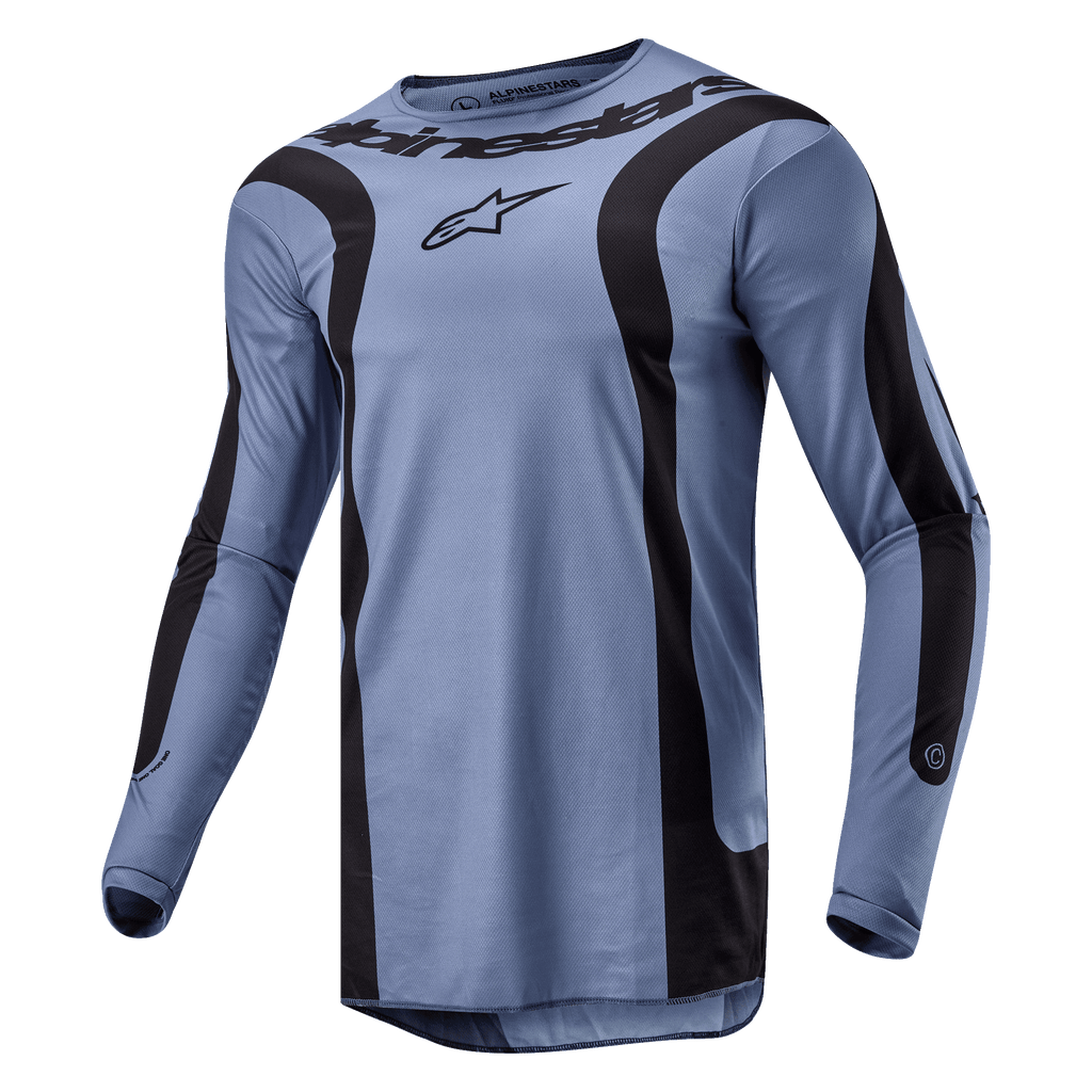 Alpinestars 2024 Fluid Lurv Jersey, motorcross shirt, lichtblauw en zwart, met opvallende gebogen zwarte graphics op de voorzijde en mouwen, centraal Alpinestars-logo op de borst, vervaardigd uit hoogwaardig poly-materiaal met een sportkraag.