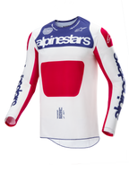 Alpinestars Limited Edition Techstar Fortitude Jersey, motocross shirt, rood, wit en blauw, witte romp met blauw borstpaneel en rode graphic, blauwe Alpinestars-logo's op de mouwen, atletische racepasvorm
