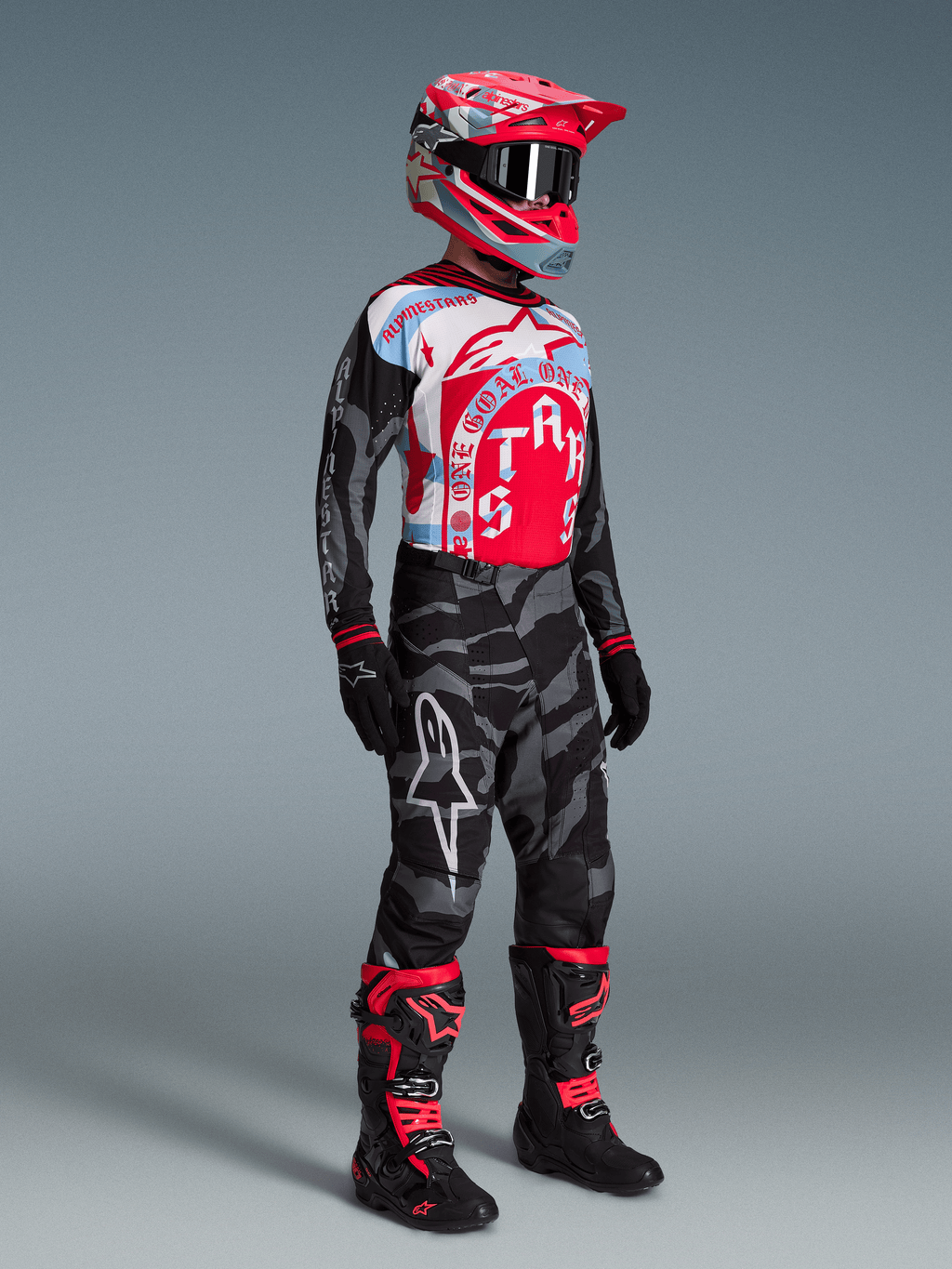 Beperkte Oplage Techstar Beast Coast motorcrossbroek en jersey, zwart-grijs camo met rode details en witte logo's.