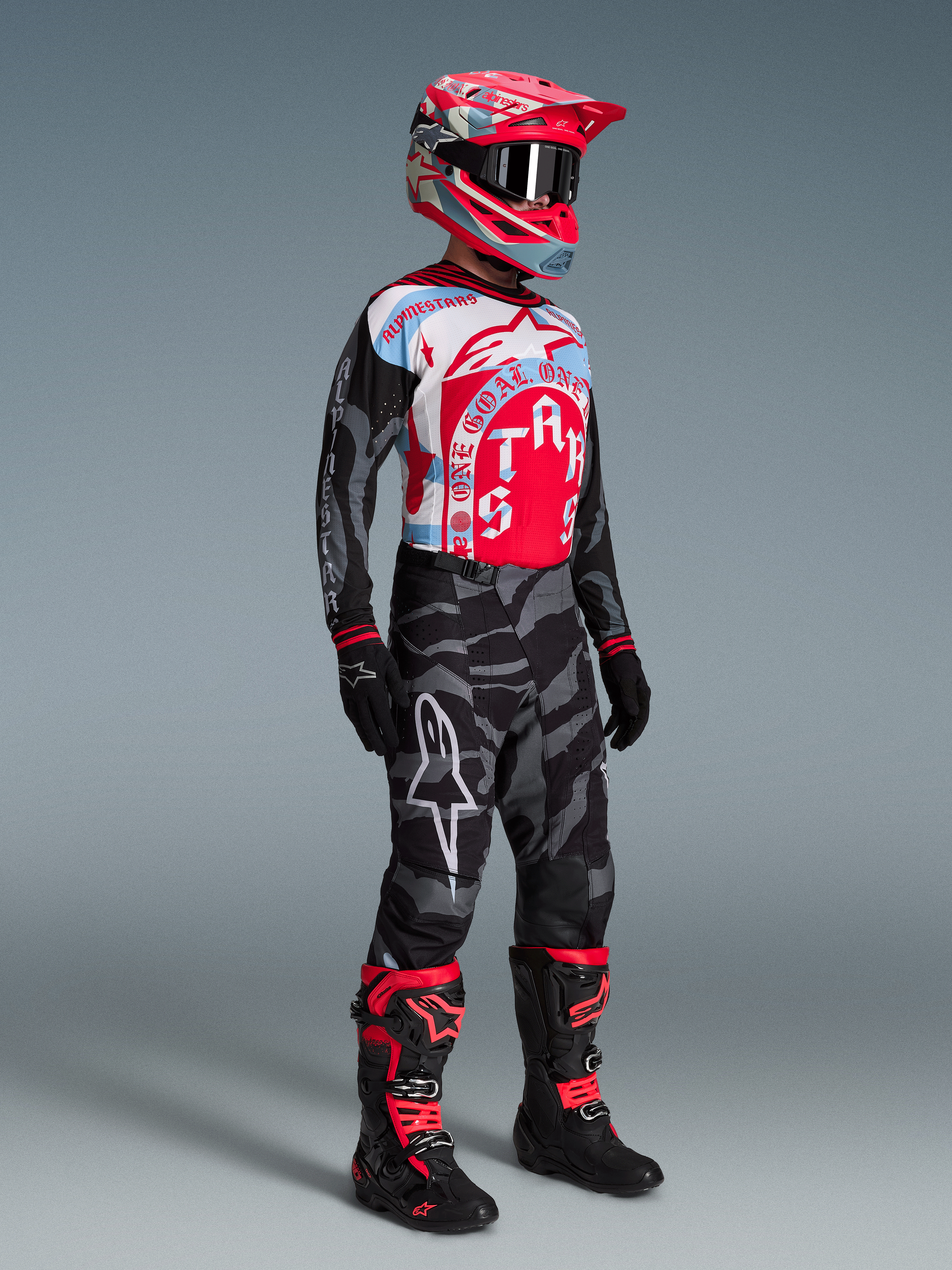 Beperkte Oplage Techstar Beast Coast motorcrossbroek en jersey, zwart-grijs camo met rode details en witte logo's.